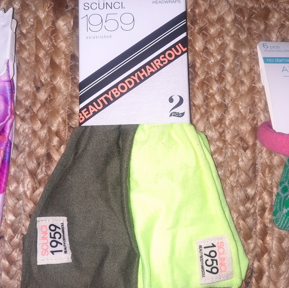 New assorted head wraps and hair accessories - Picture 3 of 8